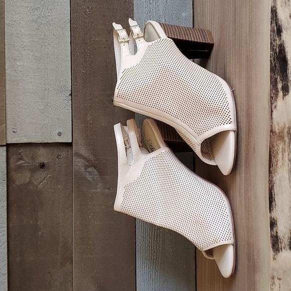 Tan heels - Picture 1 of 4